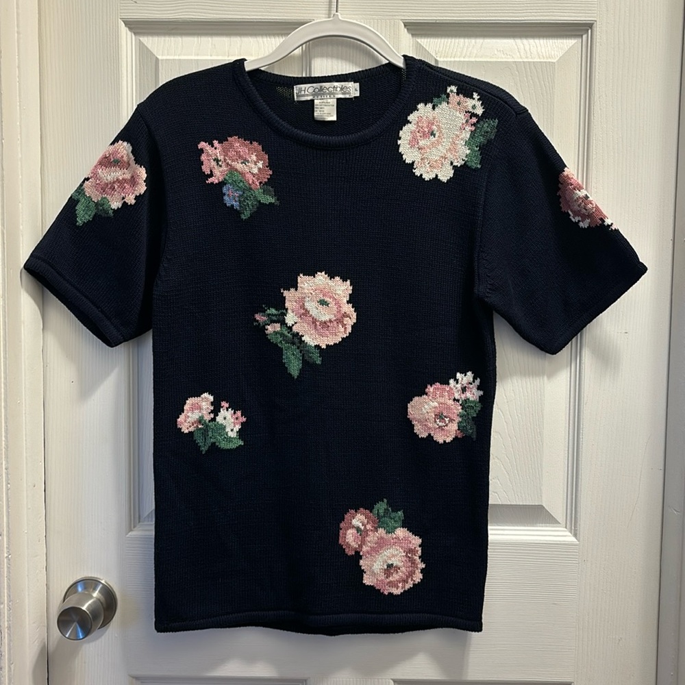 JH Collectibles Size P, Short Sleeve Floral Sweater